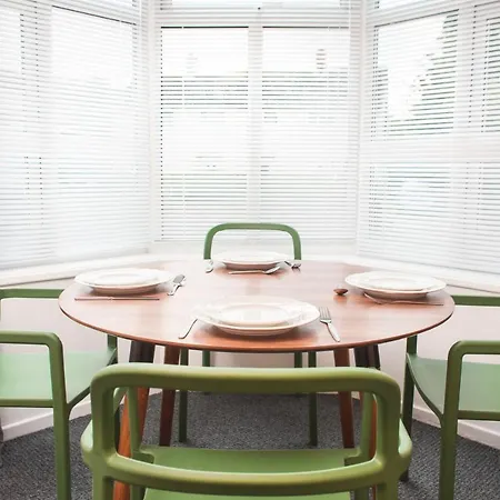 Дом отдыха Mycityhaven The Kingsweston - Flexible Sleeps 7 Бристоль