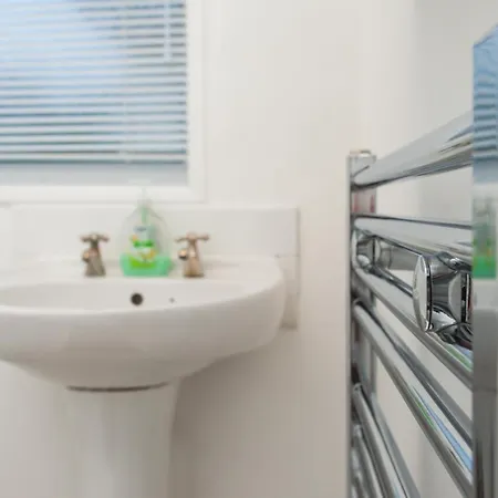 Mycityhaven The Kingsweston - Flexible Sleeps 7 Бристоль