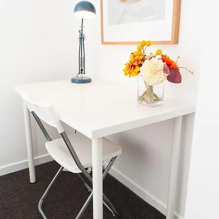 Mycityhaven The Kingsweston - Flexible Sleeps 7 Бристоль