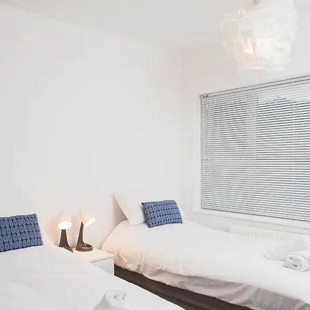 Mycityhaven The Kingsweston - Flexible Sleeps 7 Бристоль